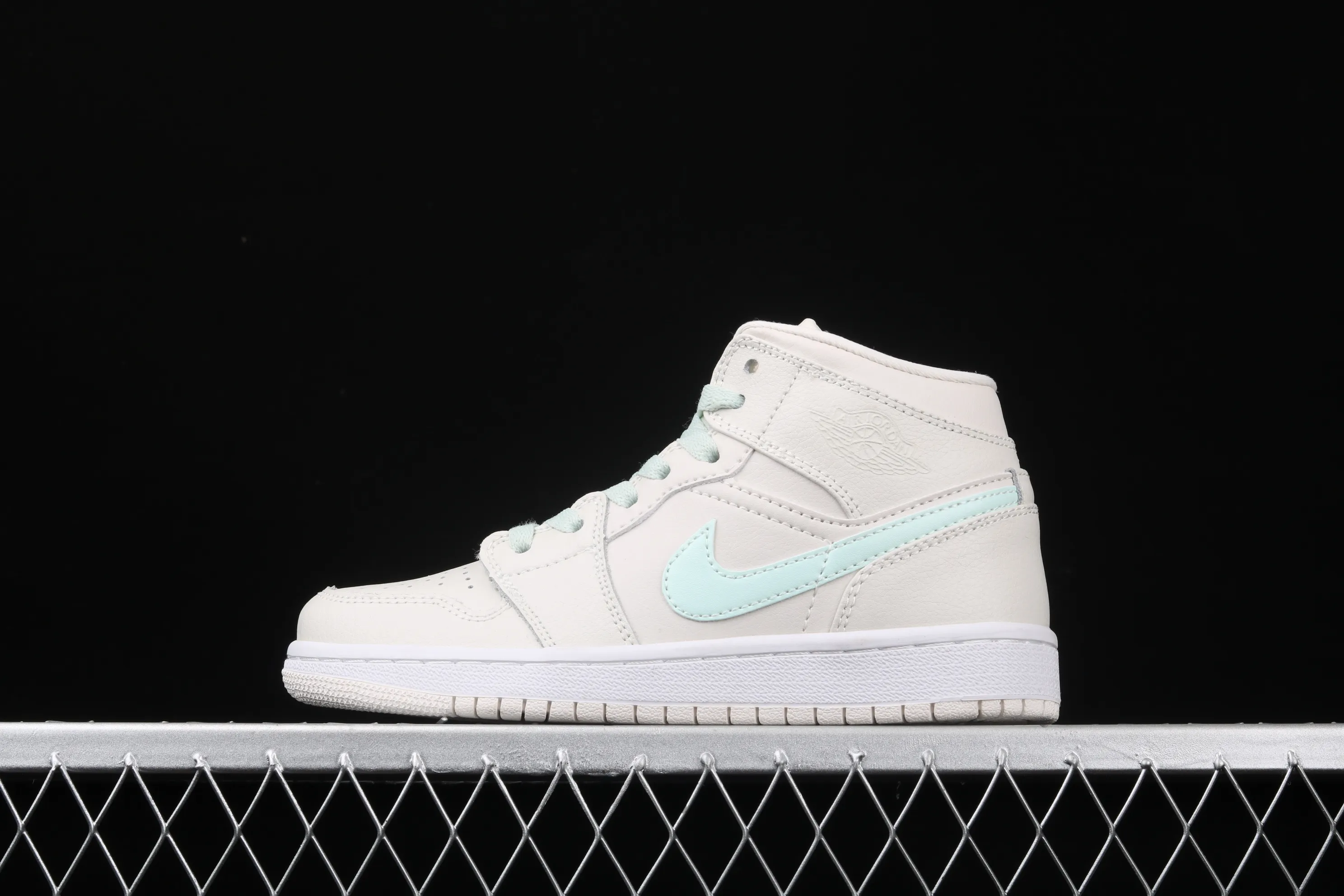 All categories Air Jordan Jordan series basketball shoes Air Jordan 1 Mid cost-effective version Air Jordan 1 Ret High AJ1 Joe 1 rice white mandarin duck hook 555112-035